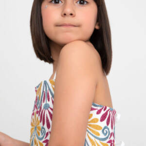 24-1175 Φόρεμα με βολάν, χιαστί πλάτη και κέντημα στο μπούστο.