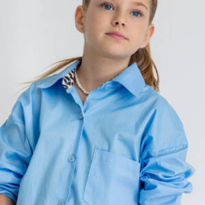 A17021 Πουκάμισο με ασύμμετρα τελειώματα και λεοπάρ λεπτομέρειες στο γιακά.